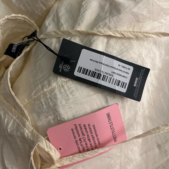 PrettyLittleThing Cream Maxi Dress - Picture 3 of 3